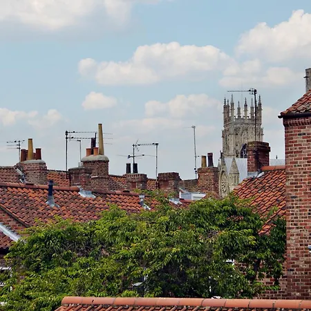 New Tower House- 10 Pear Tree Court York
