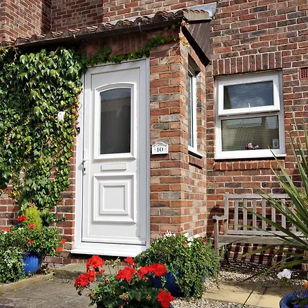 Holiday home New Tower House- 10 Pear Tree Court *