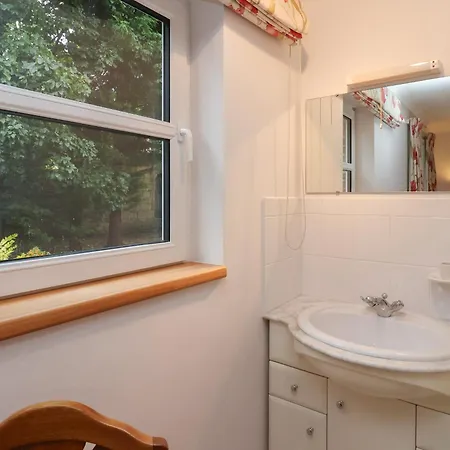 New Tower House- 10 Pear Tree Court *